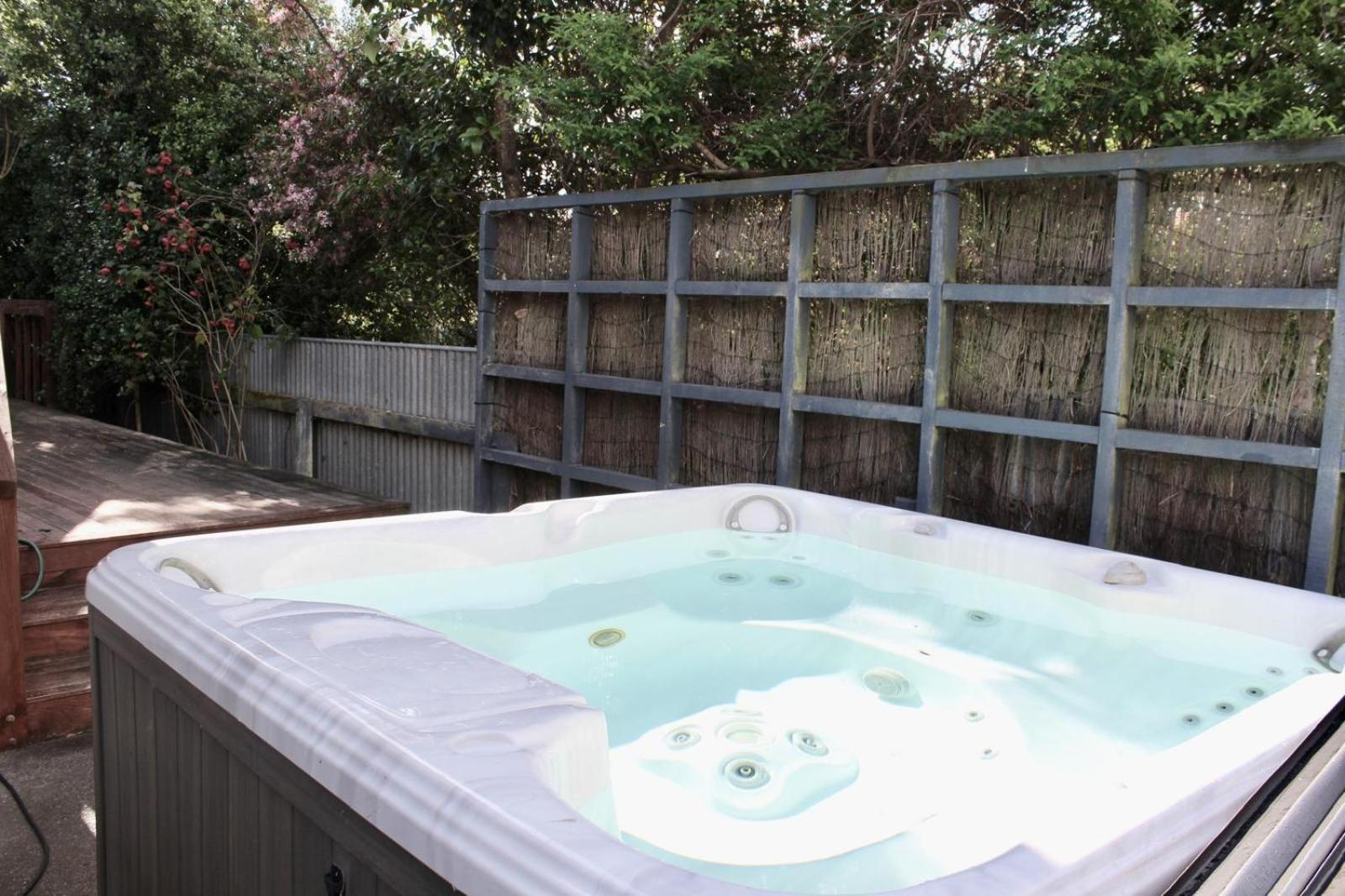 5-Min Walk To Village - Havelock North Holiday Home With Spa Pool Εξωτερικό φωτογραφία